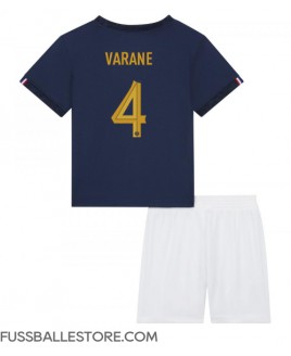Günstige Frankreich Raphael Varane #4 Heimtrikotsatz Kinder WM 2022 Kurzarm (+ Kurze Hosen)